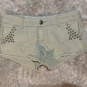 Daytrip studded khaki shorts